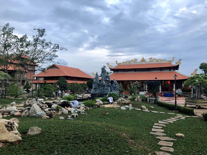 Ngắm vườn cây tại nhà thờ Tổ 100 tỷ của Hoài Linh, có cây trả 7 tỷ không bán - 3