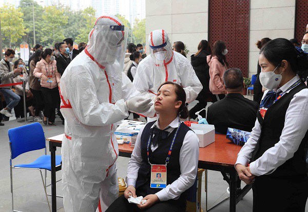 Ghi nhận 2 ca mắc COVID-19 ở trong nước, có gần 16.000 người được tiêm vắc xin AstraZeneca - 1