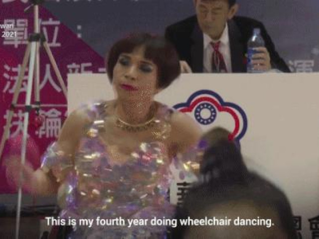 Clip Eva - Ấn tượng với màn khiêu vũ trên xe lăn của người phụ nữ 60 tuổi