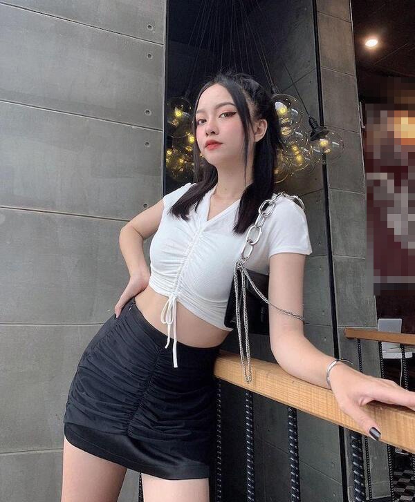 Có dáng nuột từng centimet, hotgirl Trung Quốc chẳng khoe da thịt vẫn gợi cảm ăn đứt mỹ nhân showbiz - 18