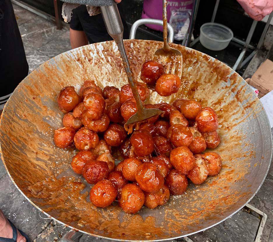 Cầm 20.000 đồng ăn hết các quán ăn vặt ngon rẻ Hà Nội - 2