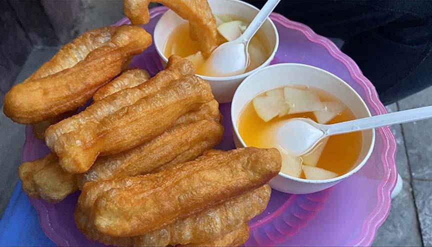 Cầm 20.000 đồng ăn hết các quán ăn vặt ngon rẻ Hà Nội - 5