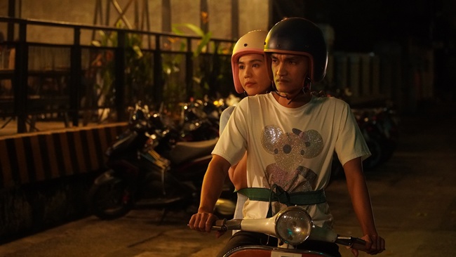 Được chiêm ngưỡng bờ lưng quyến rũ của Ngọc Trinh, Mạc Văn Khoa ngớ người - 4