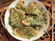 Bếp Eva - Làm trứng chiên ngải cứu đừng cho lá vào trực tiếp, thêm bước này món ăn ngon lại ít đắng