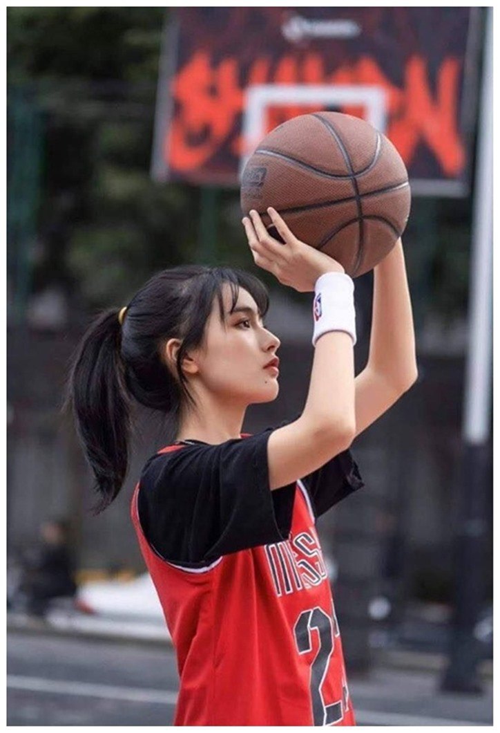 Con gái Quyền Linh diện croptop nhảy tiktok khoe cơ bụng săn chắc - 14