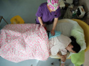 Bà bầu - Khóc lóc đòi đi khám vì táo bón, 8X nặng 128kg ngơ ngác khi bác sĩ báo đang có thai