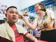 Tin tức - Ly hôn, bị mất một tay, người mẹ vẫn quyết từ chối tử thần vì “tôi chết, con sẽ đói”