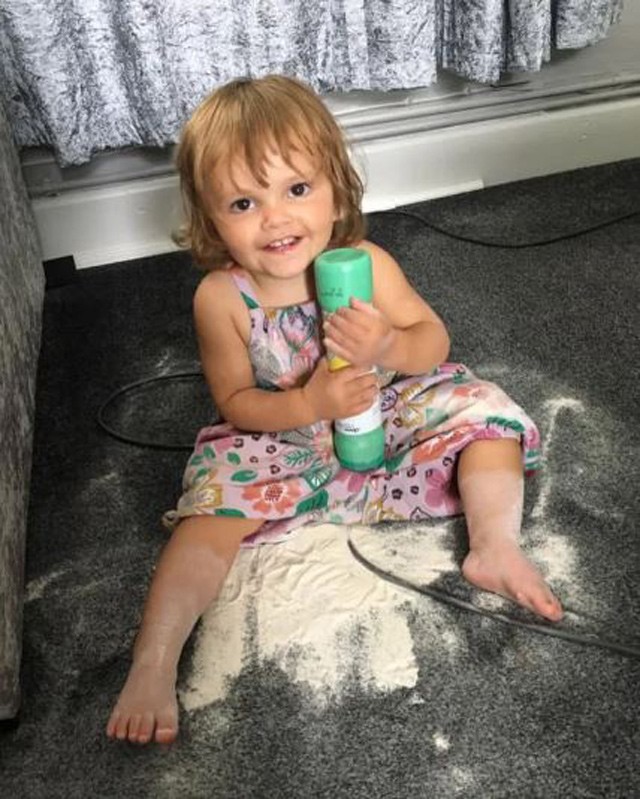 Bé sơ sinh có khuôn mặt gắt như dỗi cả thế giới, diện mạo 2 năm sau rất đáng yêu - 4