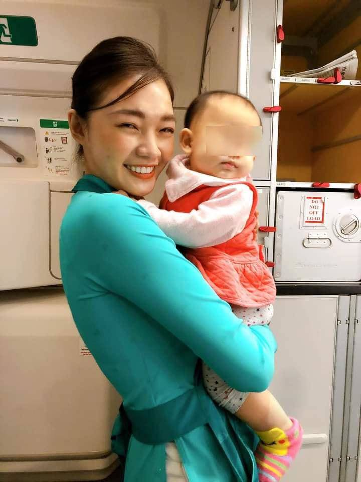 Xem clip về nàng amp;#34;Hoa khôi tiếp viênamp;#34; đang sở hữu cả trăm nghìn lượt follow trên mạng xã hội - 4