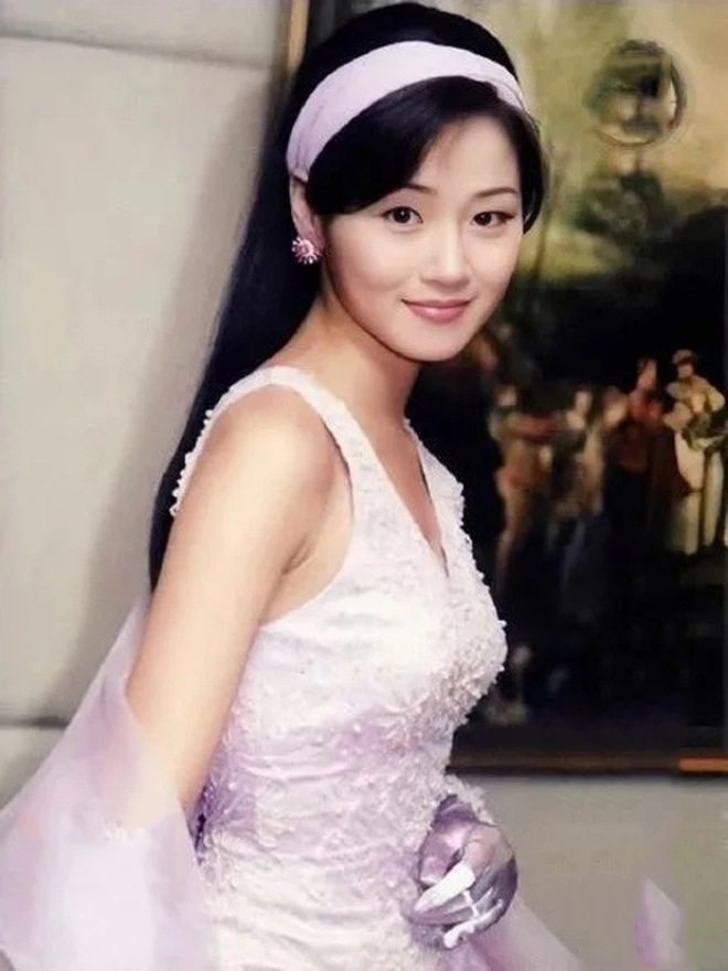 Cuộc sống của Á hậu Hong Kong từng khiến ngôi sao võ thuật Chung Tử Đơn bỏ vợ - 10
