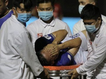 Đỗ Hùng Dũng gãy xương chày và xương mác, HLV Chu Đình Nghiêm nói gì về Ngô Hoàng Thịnh?