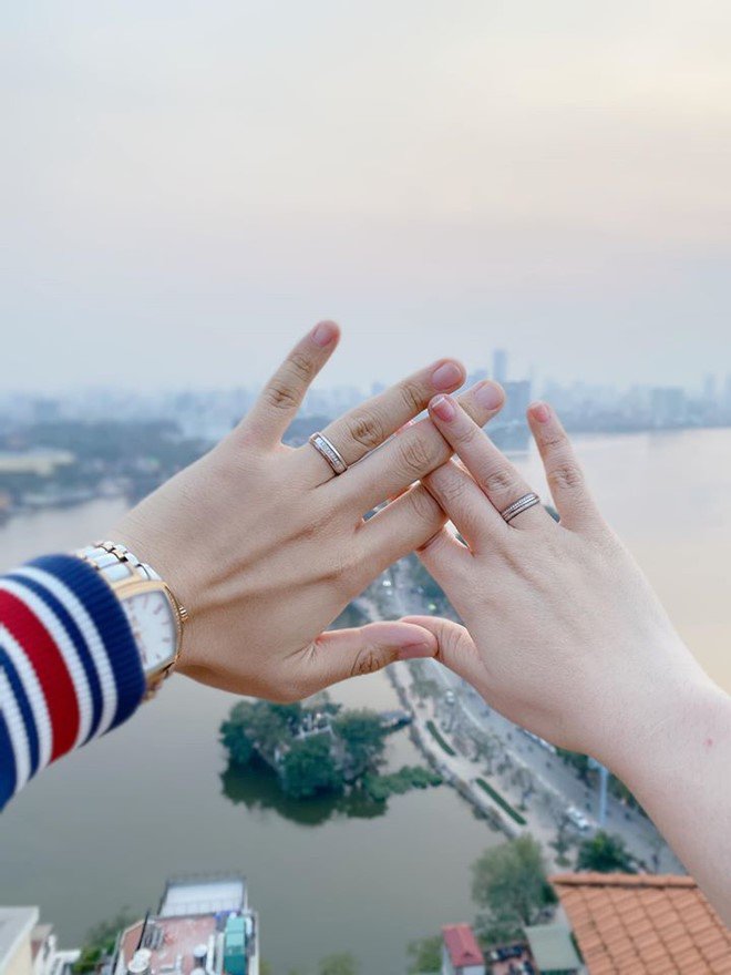 Nam MC từng bị người yêu đòi chia tay lúc mắc bệnh, giờ hạnh phúc bên vợ giấu kín - 5