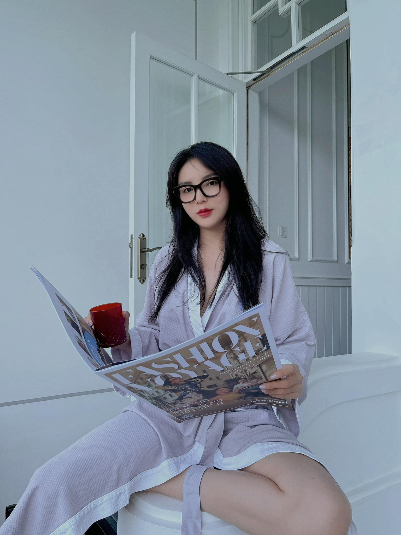 Loạt ảnh selfie phong cách amp;#34;đầu bù tóc rốiamp;#34; của Kỳ Duyên gây bão - 8