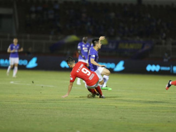 Cầu thủ Đỗ Hùng Dũng gãy chân: Người hâm mộ và CĐM phản ứng gay gắt