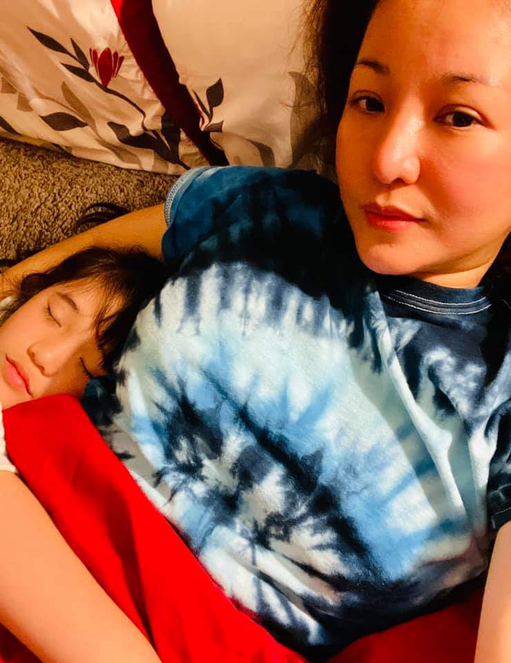 Xa 1 năm mới đoàn tụ ở Mỹ, con gái Thúy Nga ôm chặt mẹ mỗi đêm mới ngủ ngon - 3