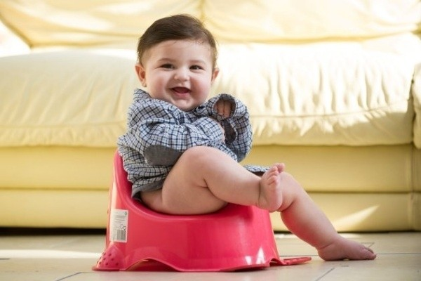 Trẻ ăn dặm bị táo bón mẹ phải làm sao? - 3