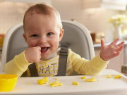 Làm mẹ - Trẻ 7 tháng ăn hay bị nôn, nguyên nhân do đâu?