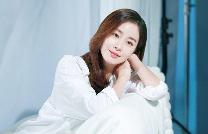 Chồng tập tành giữ phong độ, Kim Tae Hee phó mặc lão hoá đến tự nhiên - 9