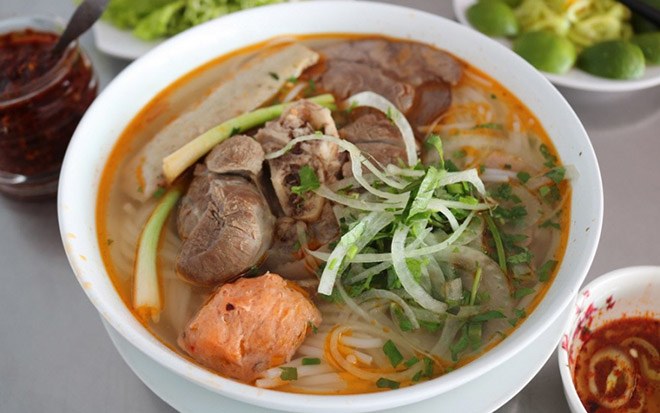 7 đặc sản nổi tiếng xứ Huế, có món du khách chỉ có thể thưởng thức ở nơi này - 1