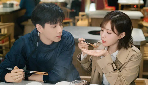 Bố mẹ chồng tương lai làm bàn đầy thức ăn, nửa đêm tôi bủn rủn khi đi ngang qua bếp - 1