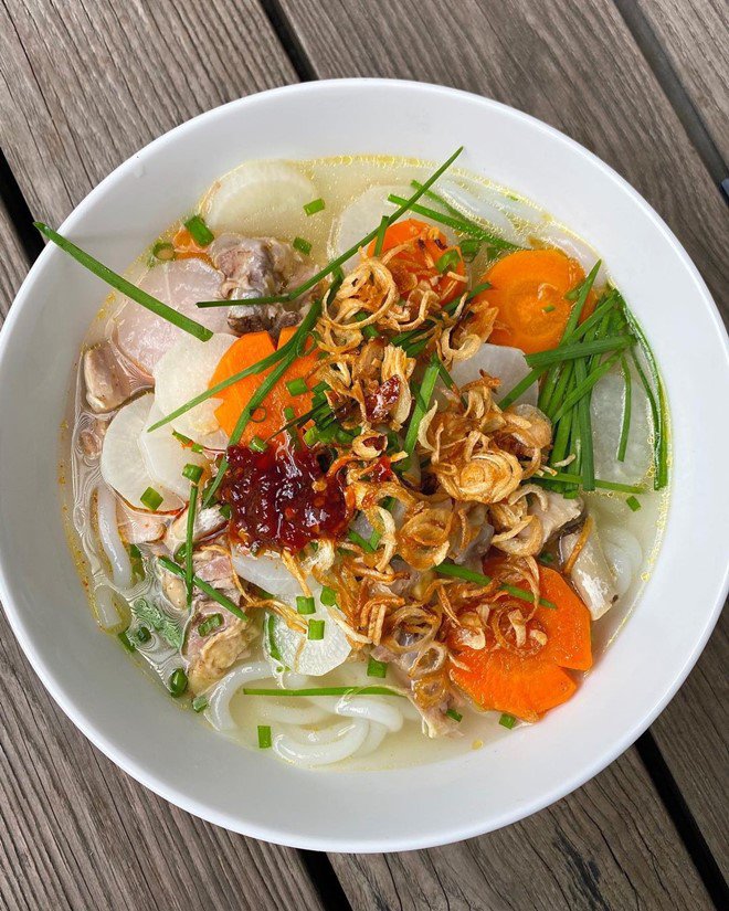 Sao vào bếp: Món bánh canh gà hấp dẫn của Hà Tăng làm người Việt và nước ngoài đều khen - 3