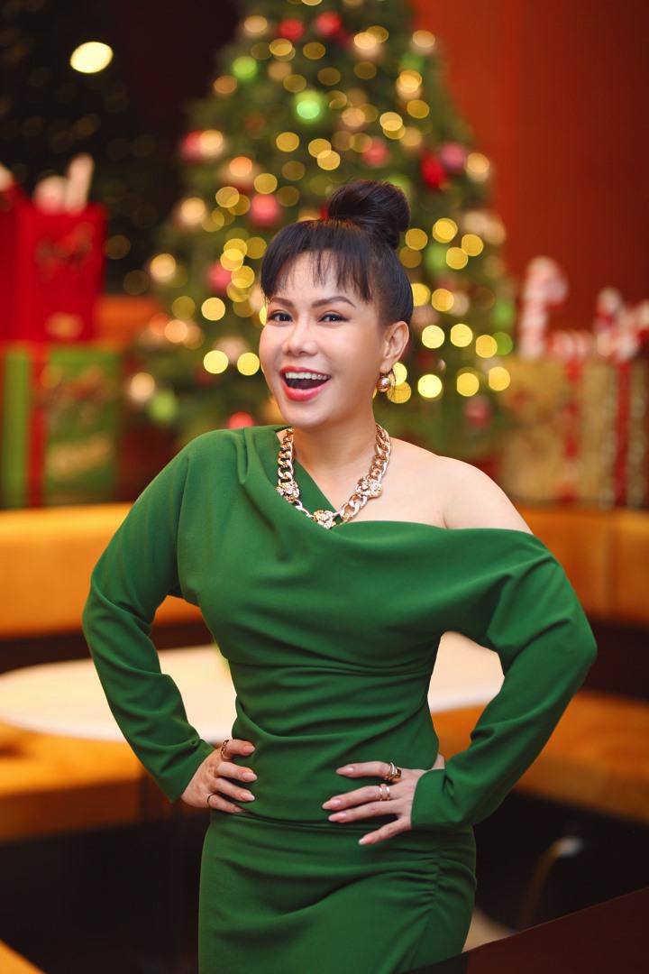 Việt Hương hào hứng với vai diễn độc, lạ của mình.