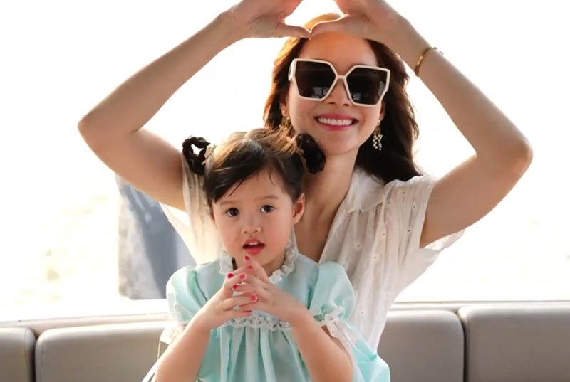 Con gái Hoa hậu Đặng Thu Thảo từng được mẹ giấu mặt nay lớn khác hẳn, ra dáng tiểu búp bê - 5