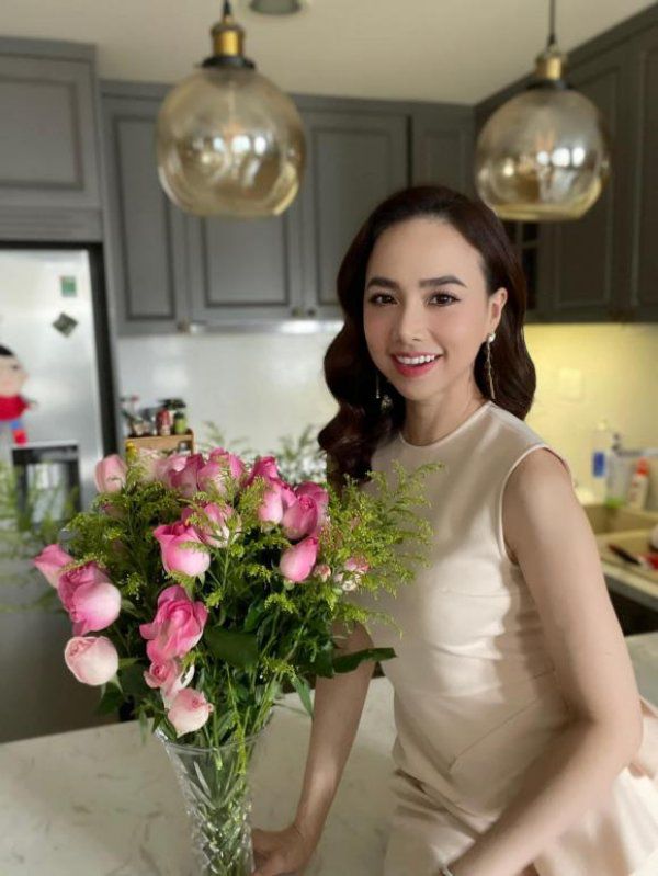 Lấy chồng đẻ 2 con, Hoa khôi Tây Đô tạm rời showbiz, giờ ở nơi sang trọng - 1