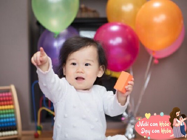 Cha mẹ có thể áp dụng phương pháp rèn luyện kỹ năng linh hoạt của tay cho trẻ theo từng độ tuổi.
