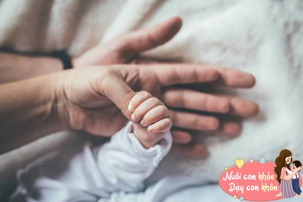 Thường xuyên rèn luyện các động tác ở bộ phận này của trẻ sơ sinh và trẻ nhỏ có thể thúc đẩy chức năng não bộ, giúp bé thông minh hơn.