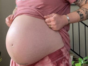 Bà bầu - "Người đàn ông" ân ái với bạn trai rồi có bầu, bực tức khi bị y tá gọi là "chị"