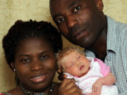 Tin tức - Vợ chồng da đen sinh con da trắng tóc vàng, chồng khẳng định vợ không quan hệ bất chính