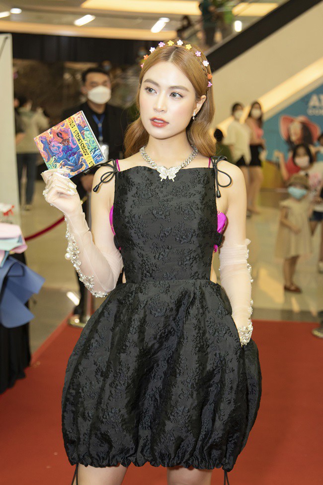 Gần 2 năm qua, Hoàng Thùy Linh đã có khoảng thời gian tạm lắng để vượt qua khó khăn trong công việc và sức khỏe.