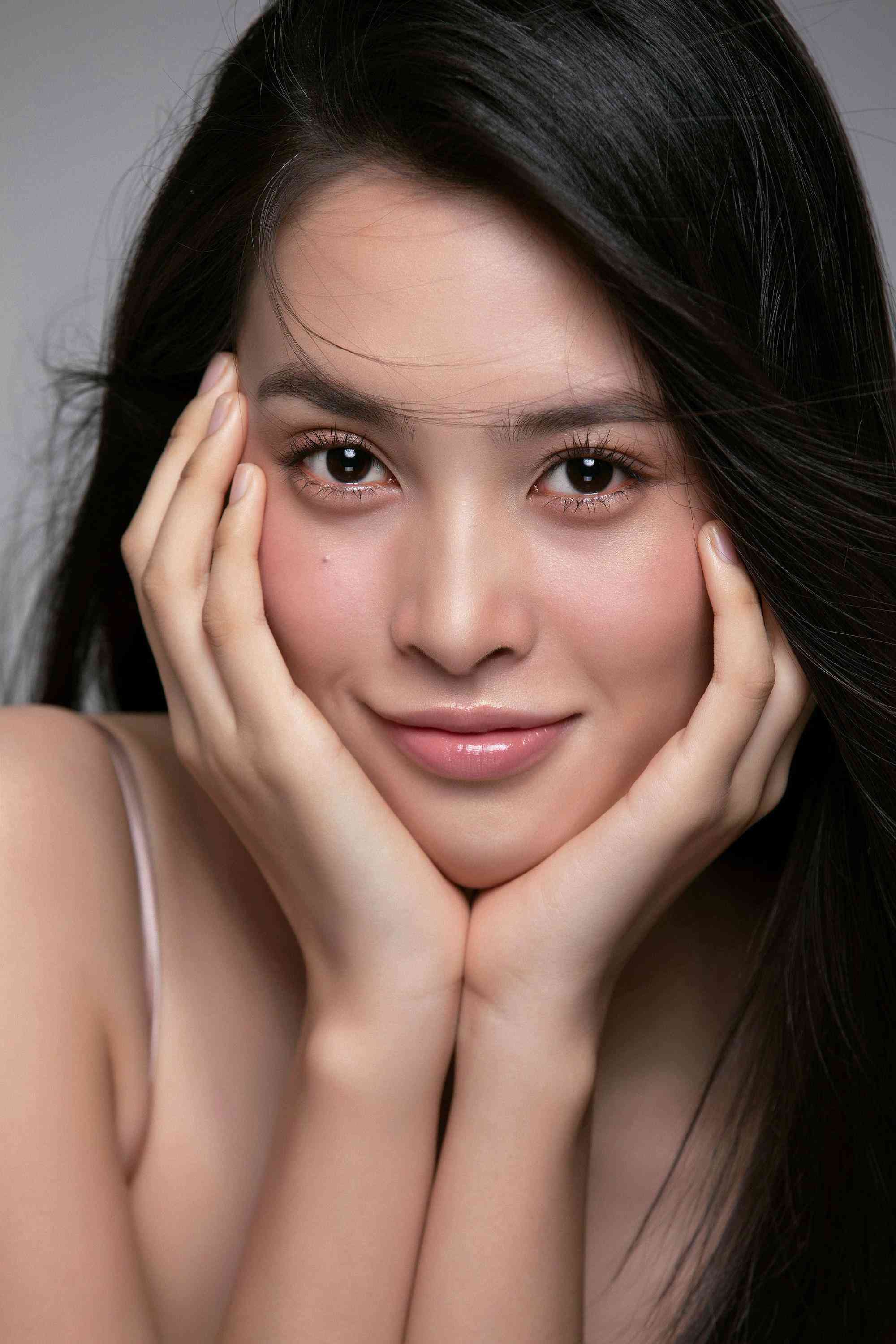 Trần Tiểu Vy có biệt danh là Hoa hậu ăn cả thế giới