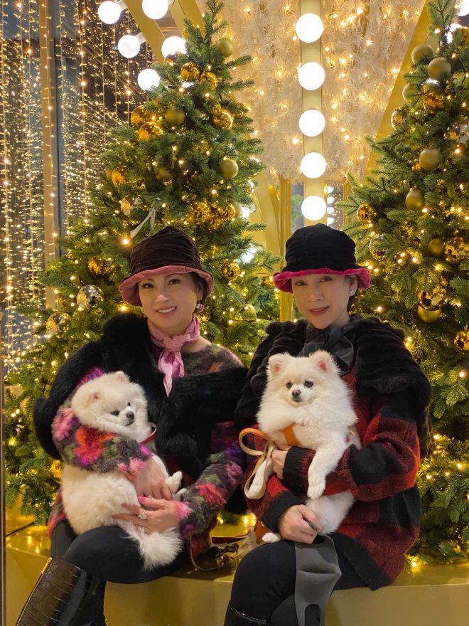 Trong khi Hà Phương yêu chuộng tông hồng nữ tính thì Thu Tuyết chọn màu đỏ nổi bật.