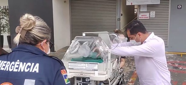 Chuẩn bị an táng em bé sơ sinh thì thấy tiếng thở dài, nhân viên nhà tang lễ bàng hoàng - 2