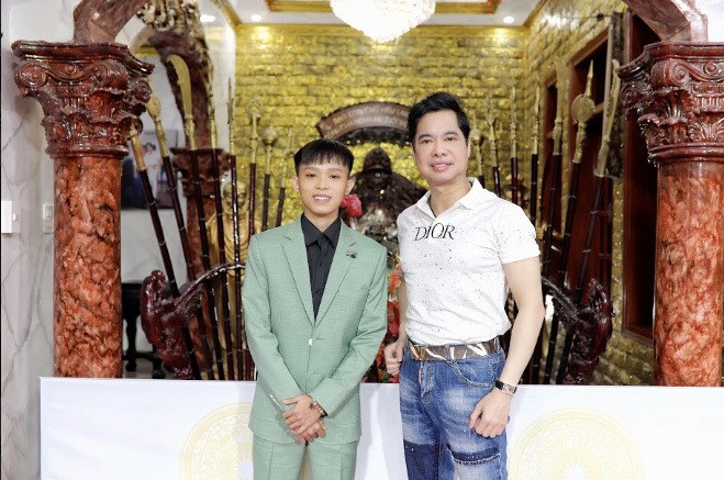 Nhiều tháng qua, ông hoàng nhạc sến chỉ bảo Hồ Văn Cường rất nhiều điều.