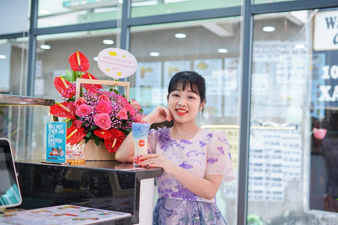 Người phụ nữ 30 tuổi bỏ làm phó giám đốc tập đoàn nước ngoài để trở thành amp;#34;cô giáoamp;#34; - 1