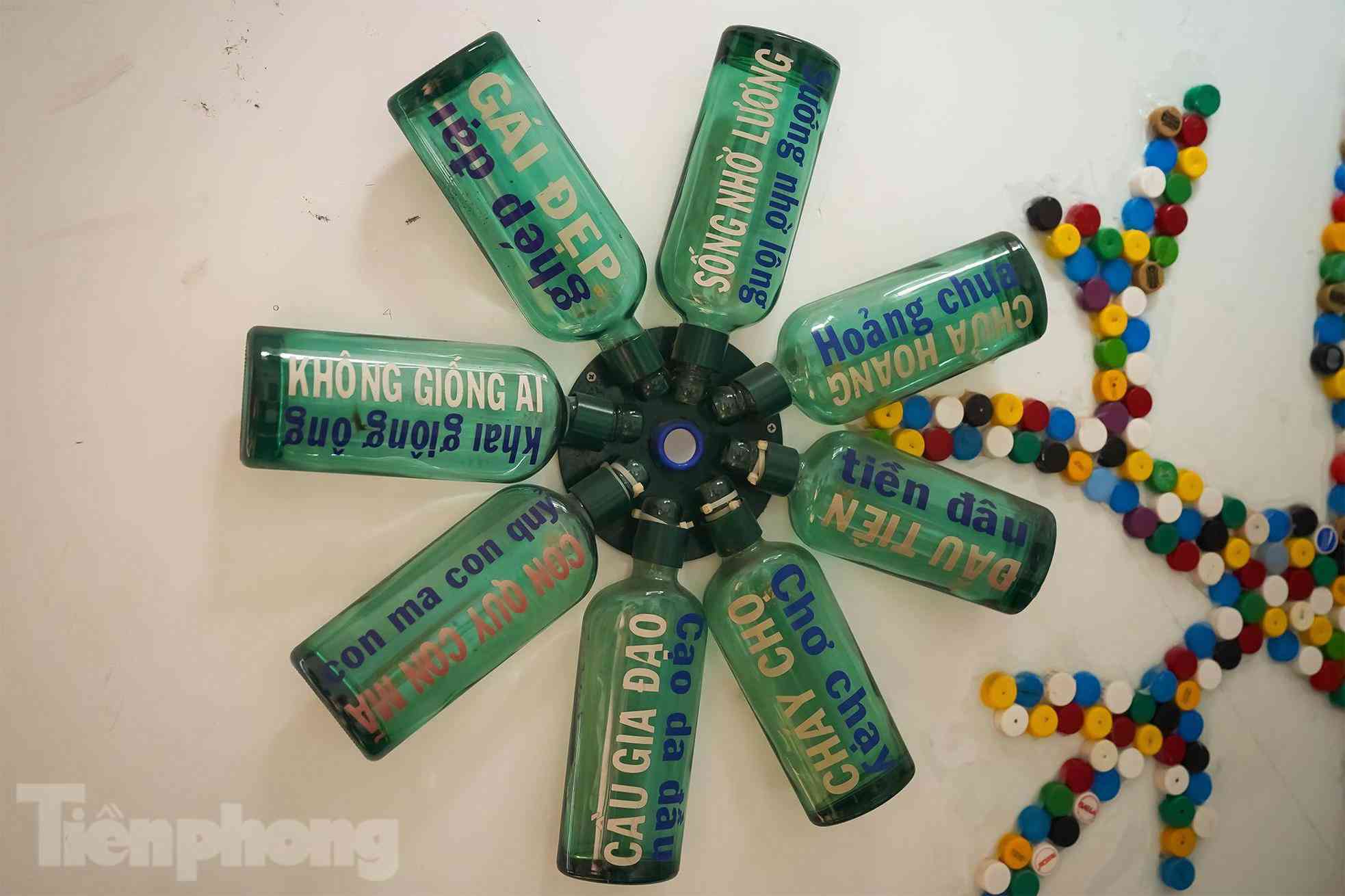 Chủ nhân ngôi nhà chai lọ với bài học tái chế, bảo vệ môi trường - 2