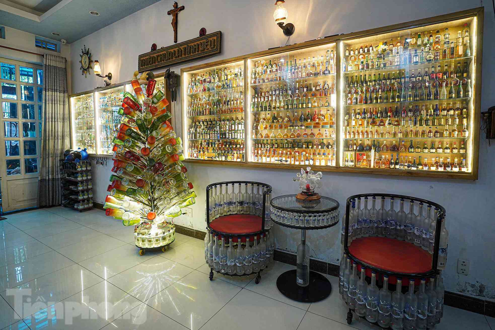 Chủ nhân ngôi nhà chai lọ với bài học tái chế, bảo vệ môi trường - 4