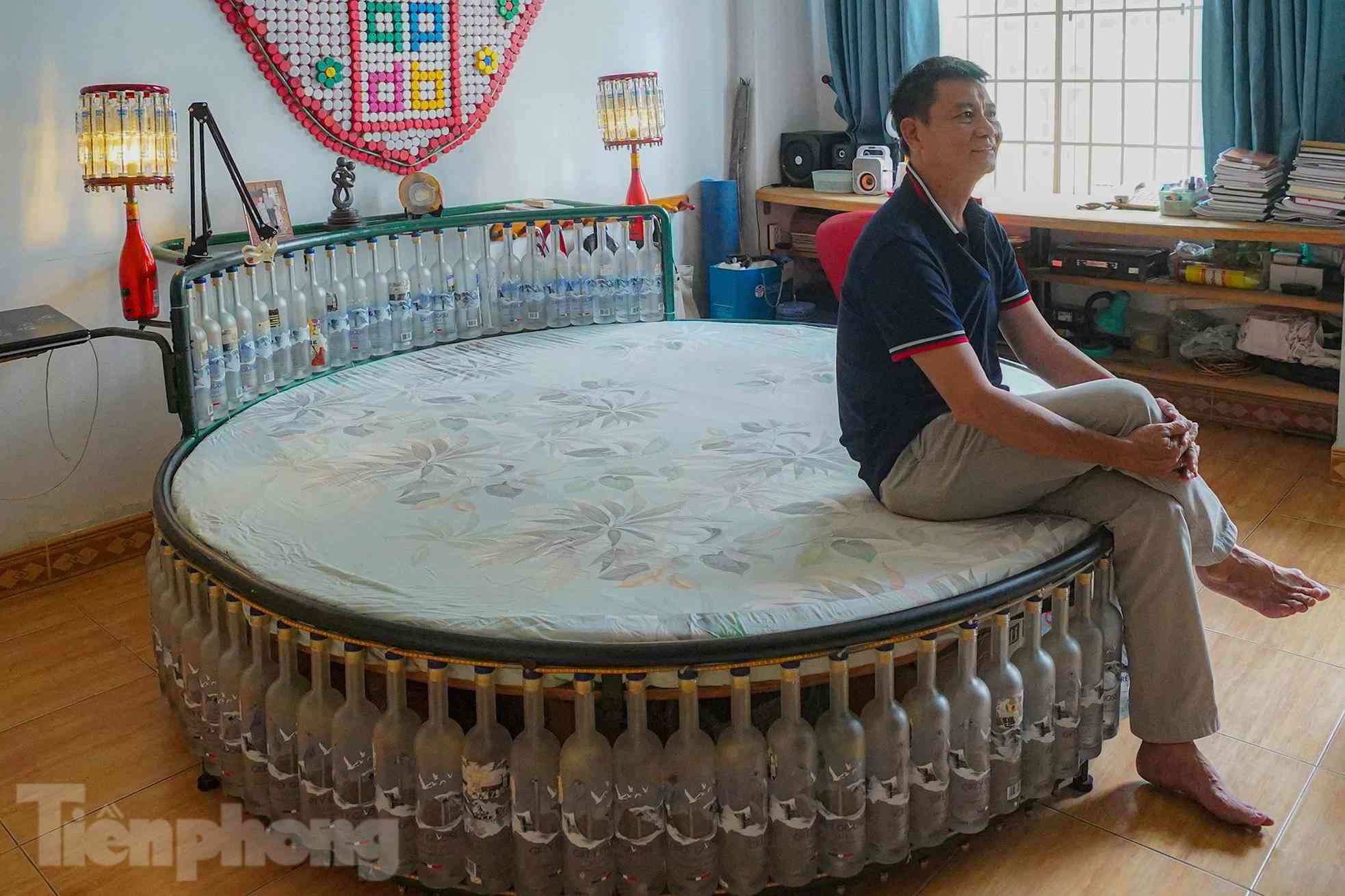 Chủ nhân ngôi nhà chai lọ với bài học tái chế, bảo vệ môi trường - 8