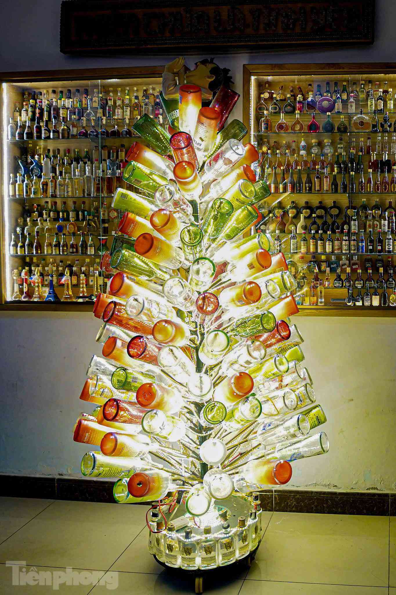 Chủ nhân ngôi nhà chai lọ với bài học tái chế, bảo vệ môi trường - 9