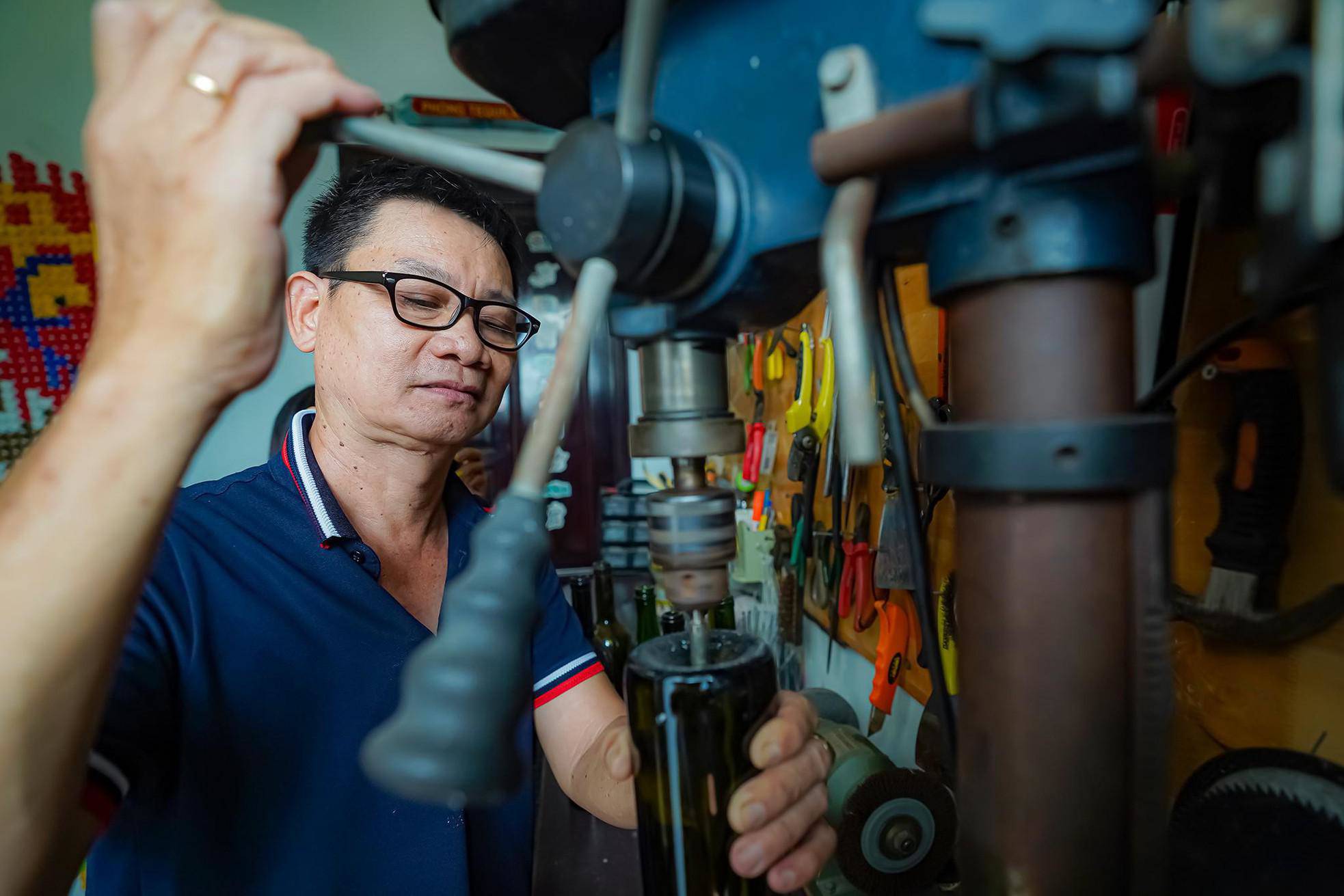 Chủ nhân ngôi nhà chai lọ với bài học tái chế, bảo vệ môi trường - 12