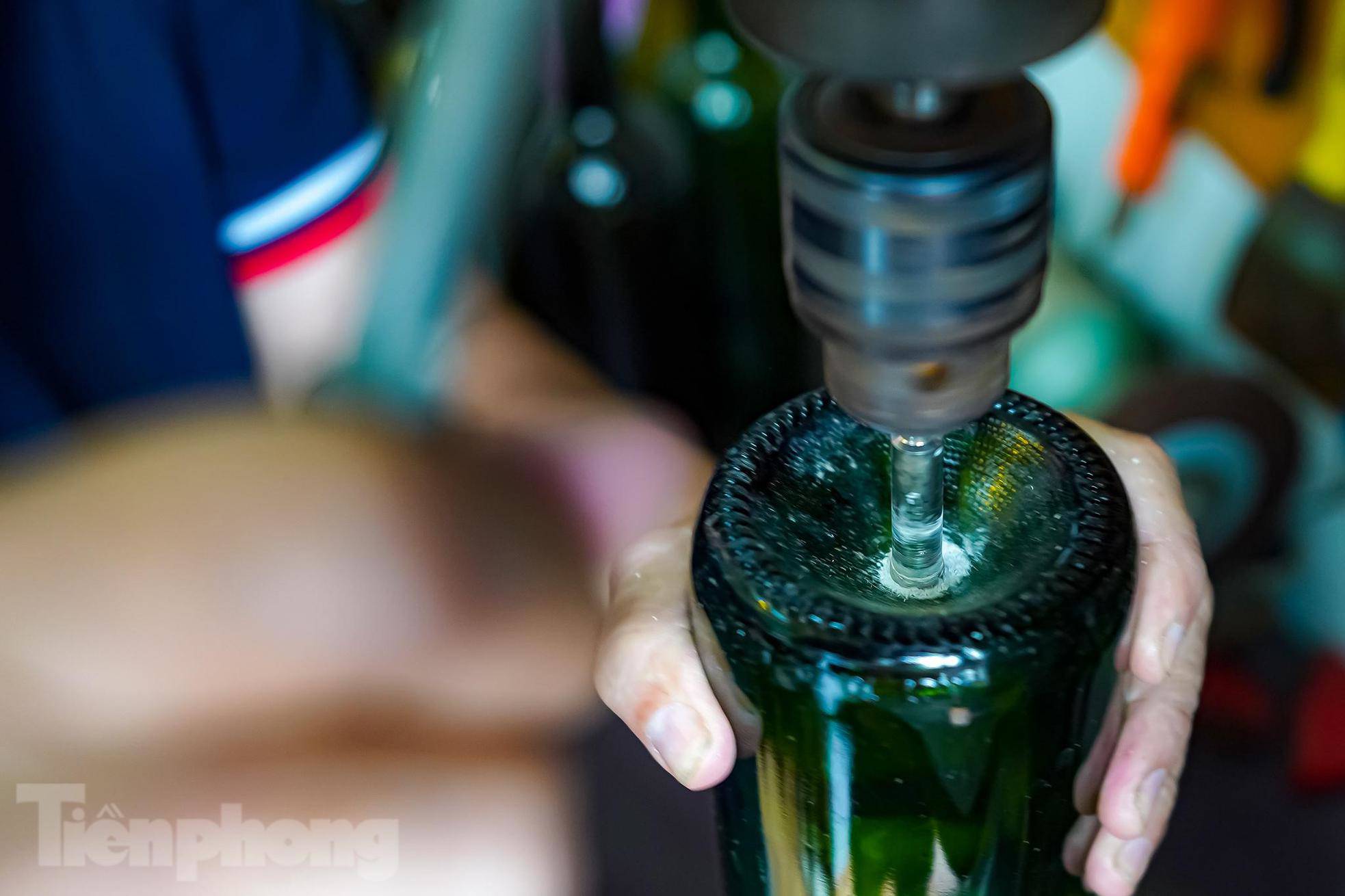 Chủ nhân ngôi nhà chai lọ với bài học tái chế, bảo vệ môi trường - 11