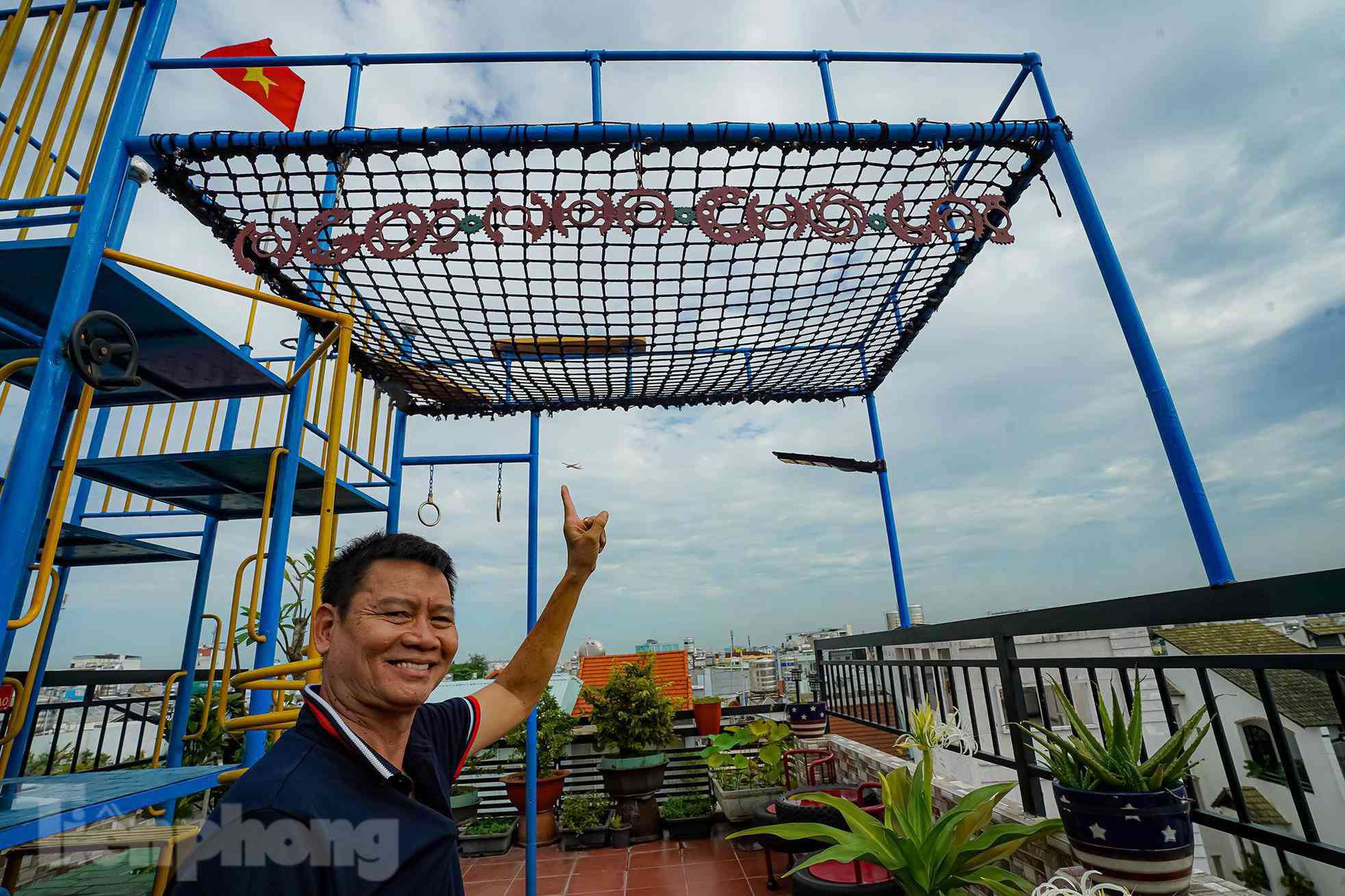 Chủ nhân ngôi nhà chai lọ với bài học tái chế, bảo vệ môi trường - 16