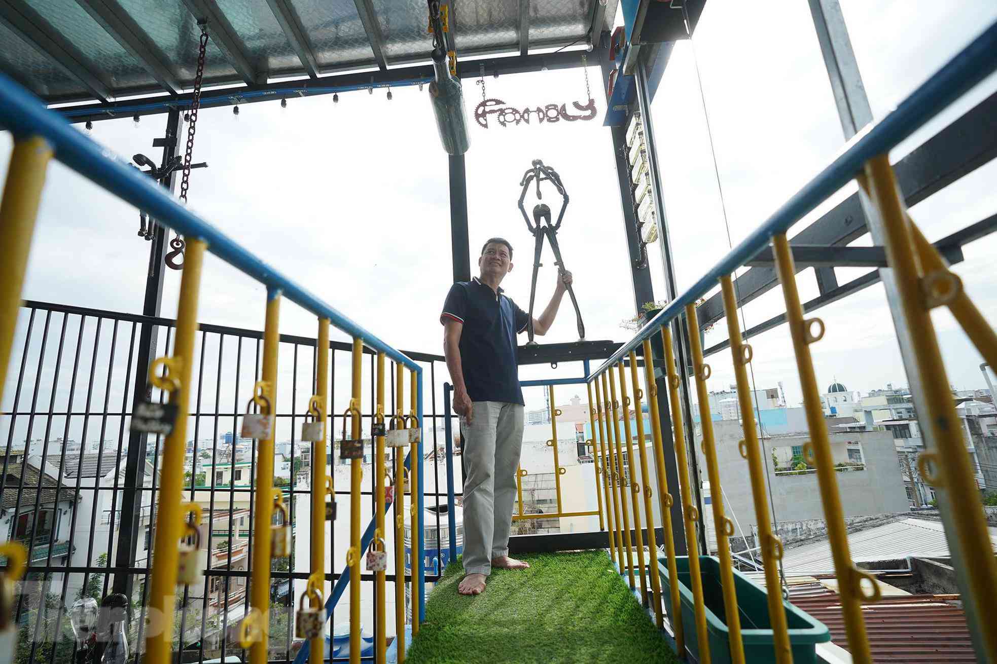 Chủ nhân ngôi nhà chai lọ với bài học tái chế, bảo vệ môi trường - 18