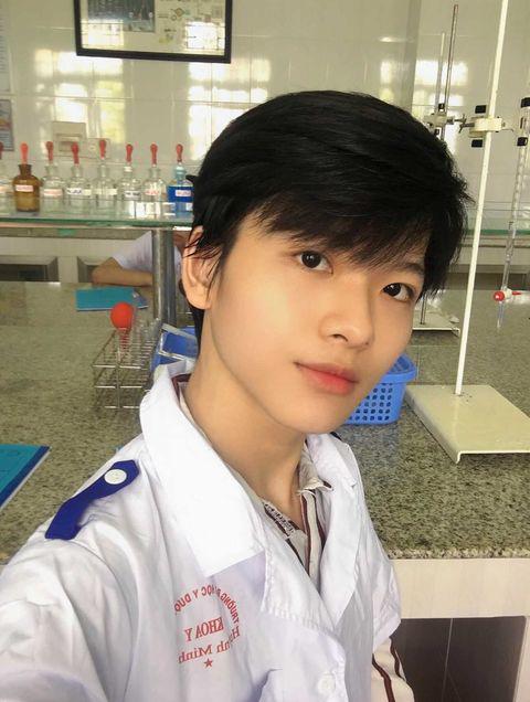 Dù để tóc ngắn hay tóc dài, sự xinh đẹp của Hy vẫn không thay đổi
