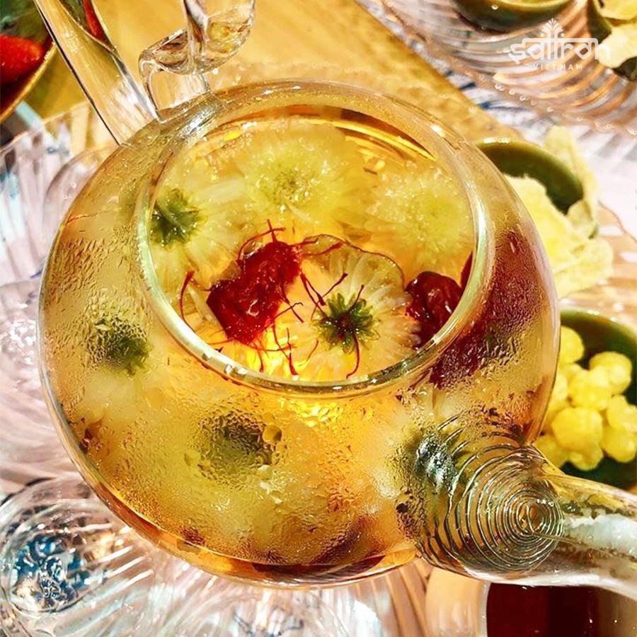 Trà nhuỵ hoa nghệ tây SALAM kết hợp với hoa cúc táo đỏ giúp hỗ trợ ngủ ngon, an thần