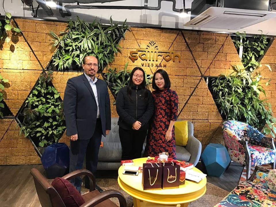 Đại diện Saffron VIETNAM bên cạnh ngài Tham Tán thương mại Đại sứ quán Iran