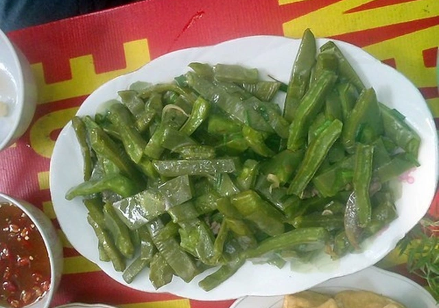 Loại cây trồng làm hàng rào, ai cũng nghĩ không ăn được ngờ đâu là đặc sản ngon nức tiếng - 4